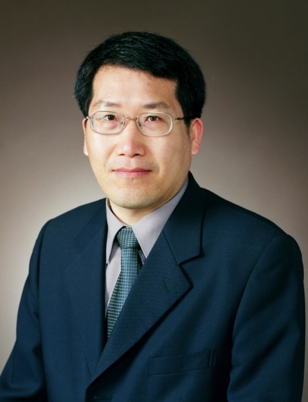 제5대 총장 남궁문 교수