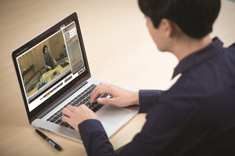 노트북 수업 듣는 학생