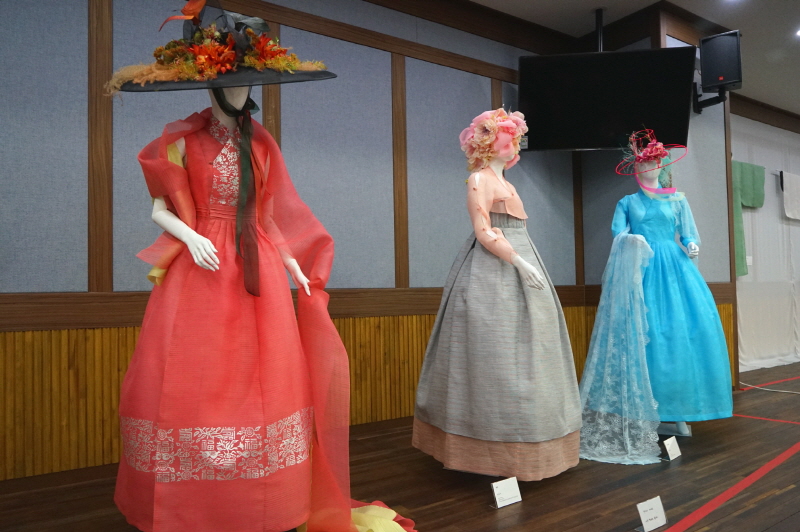 한국복식과학학과 졸업작품 전시회 사진