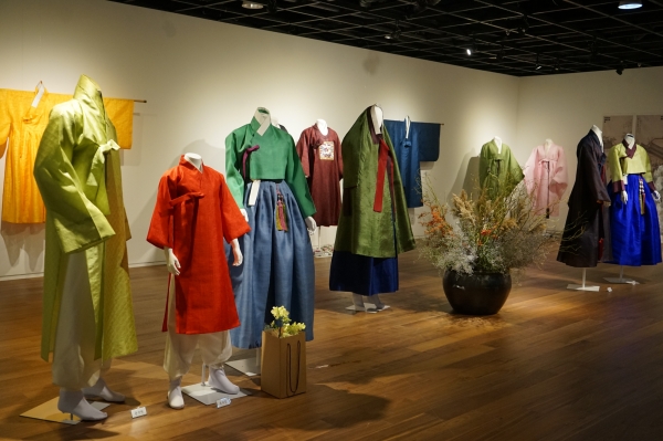 원광디지털대 한국복식과학과 졸업작품전 모습