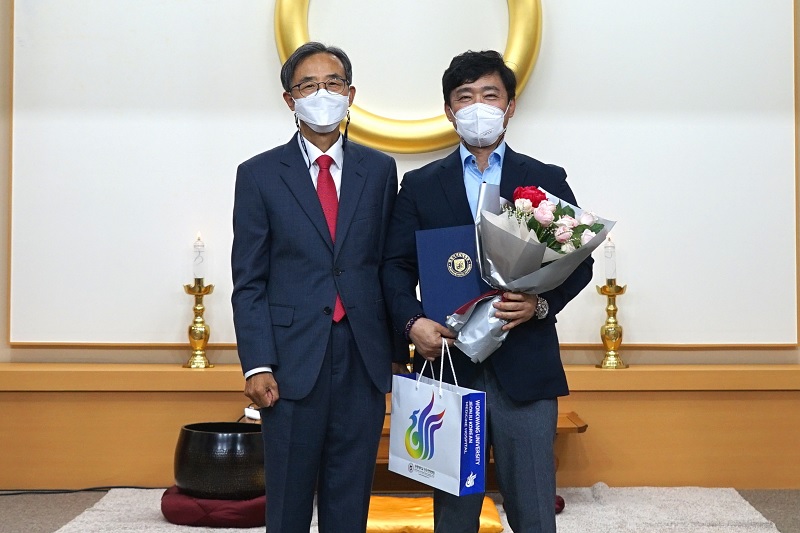 김효철 교수 교육부장관 표창 수상 모습