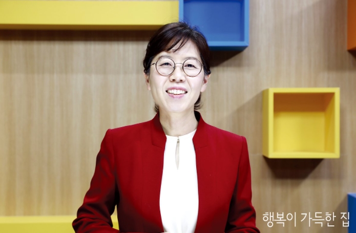 전통 한의학과 식품영양학을 융합한 교육과정을 제공하는 한방건강학과 최윤희 학과장