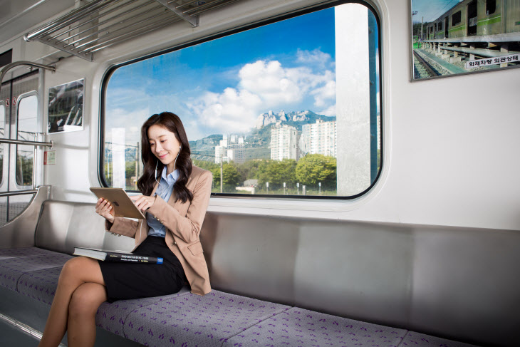 강의를 들으며 대중교통을 이용하는 사진