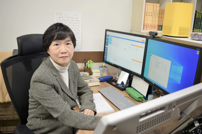 신정원 교수 연구실 사진